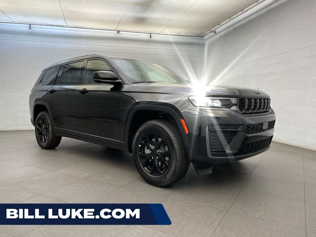 New 2026 Diamond Black Crystal Pearl-Coat Exterior Paint Jeep Altitude image 1