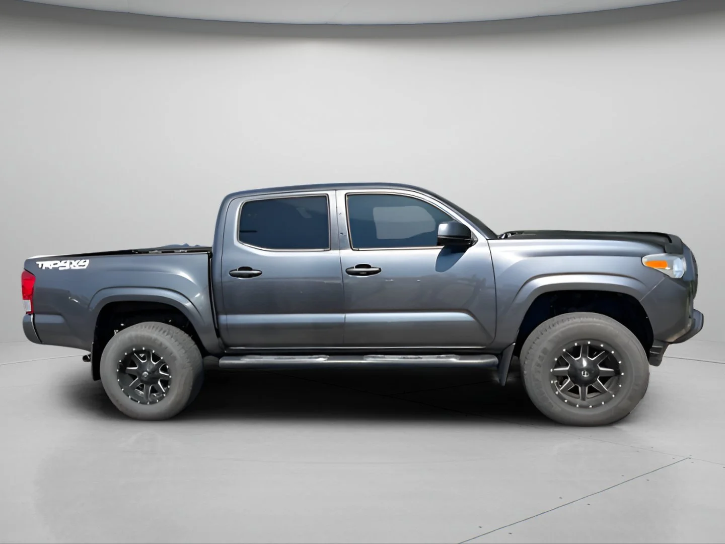 Used 2017 Magnetic Gray Metallic Toyota SR5 image 5
