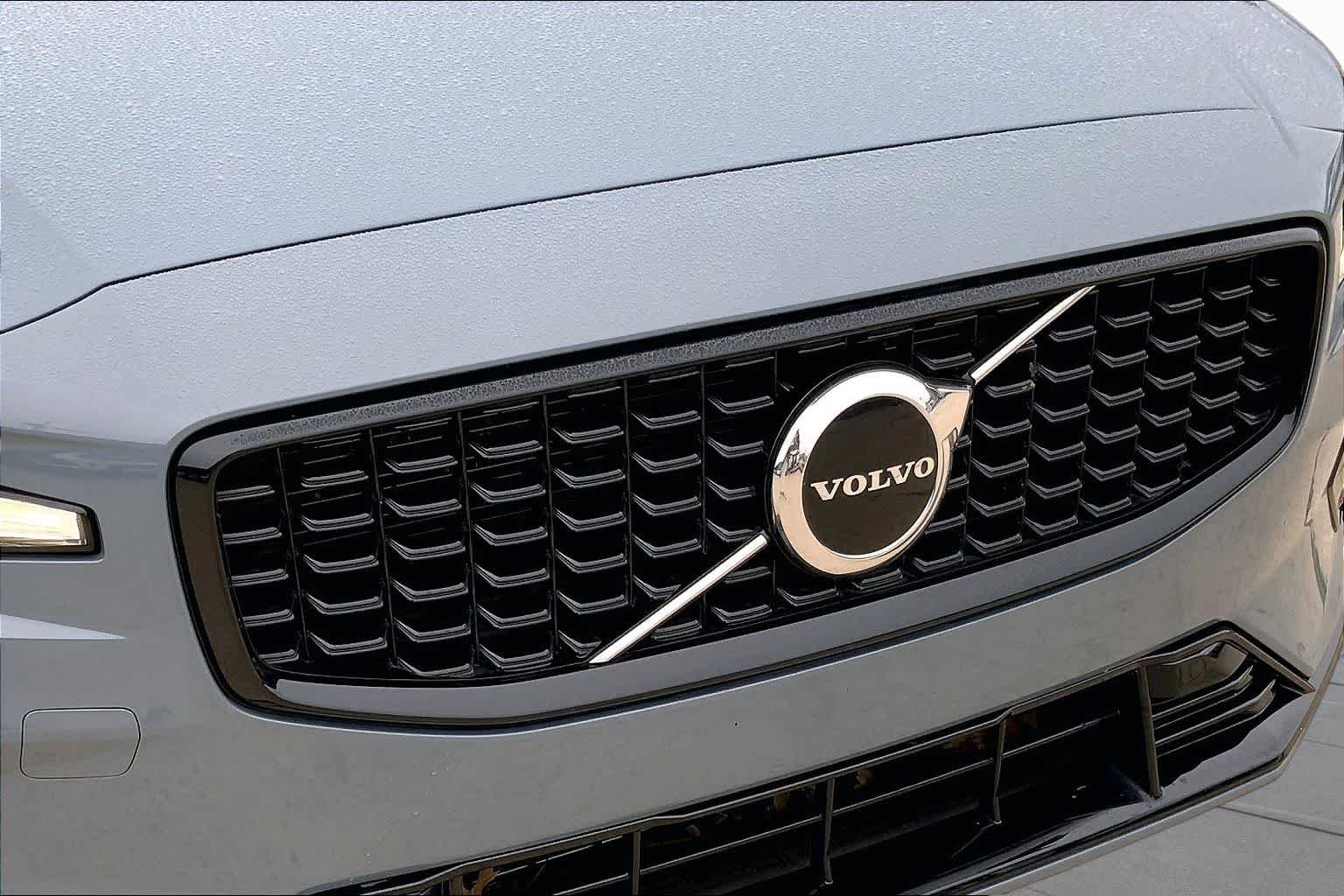 Used 2023 Thunder Grey Metallic Volvo Core Dark Theme image 29