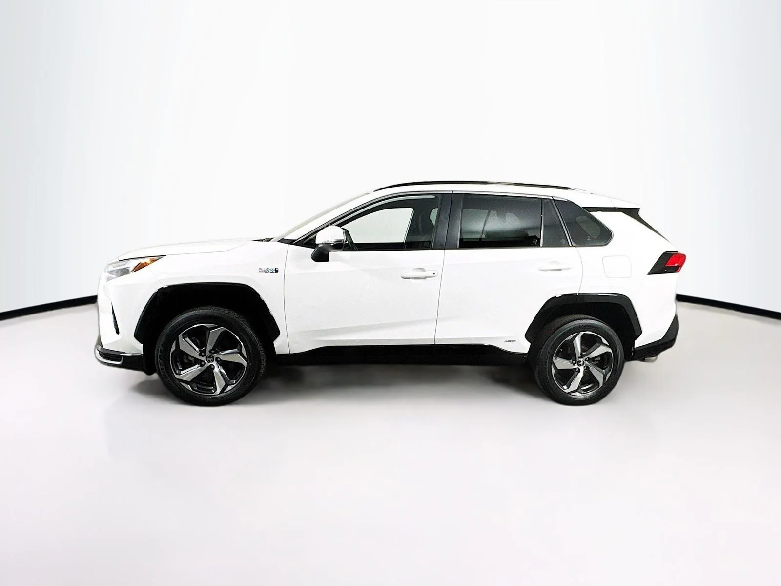 Used 2023 White Toyota SE image 4