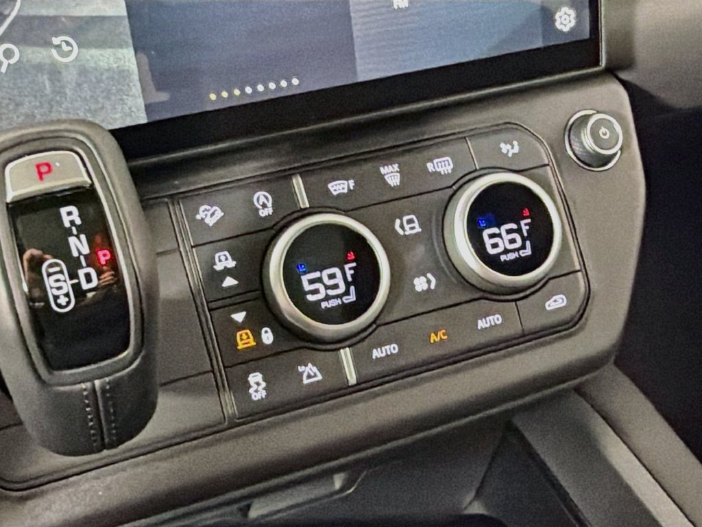 New 2026 Fuji White Land Rover X-Dynamic SE image 16