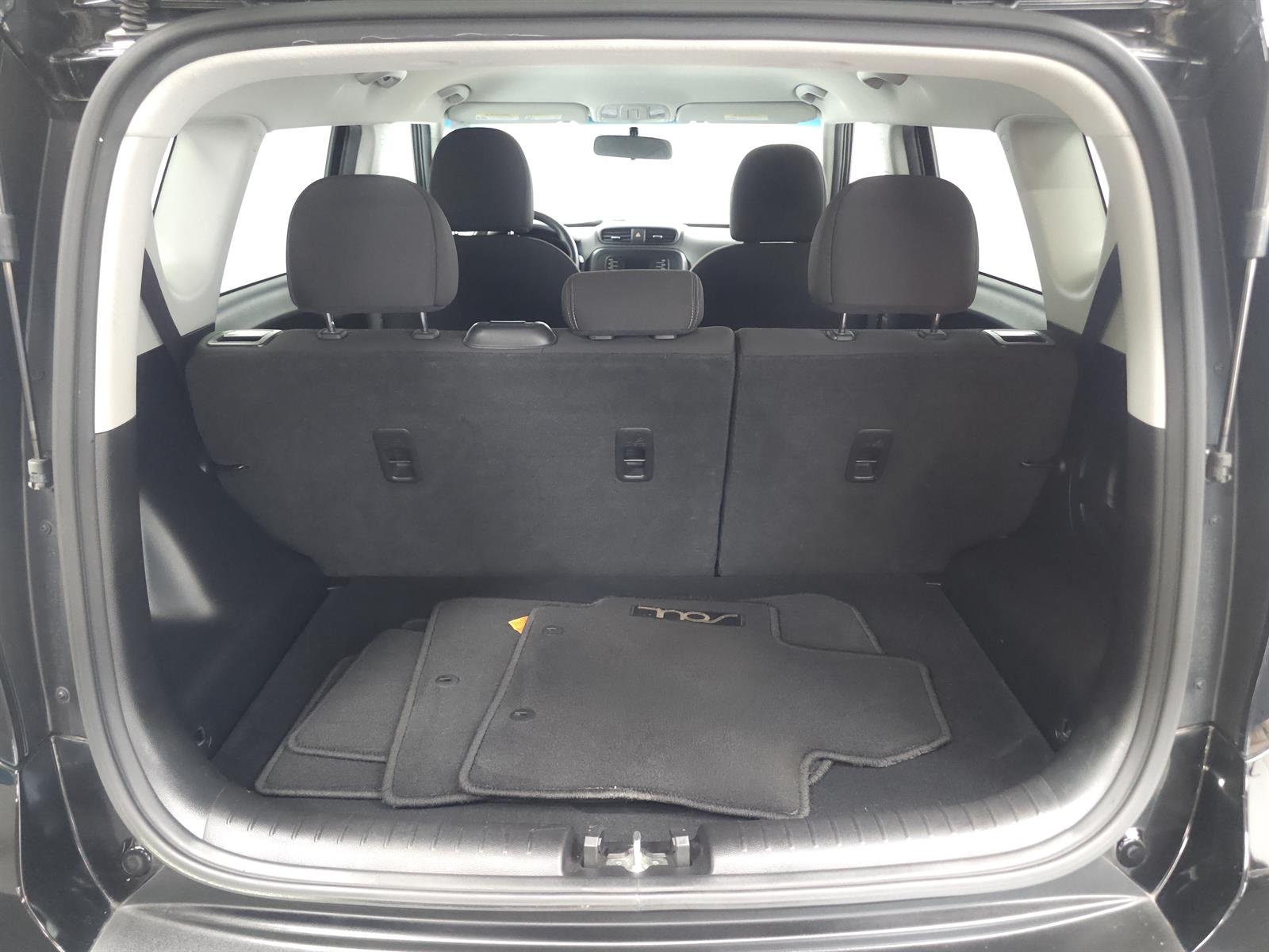Used 2016 Black Kia Base image 9