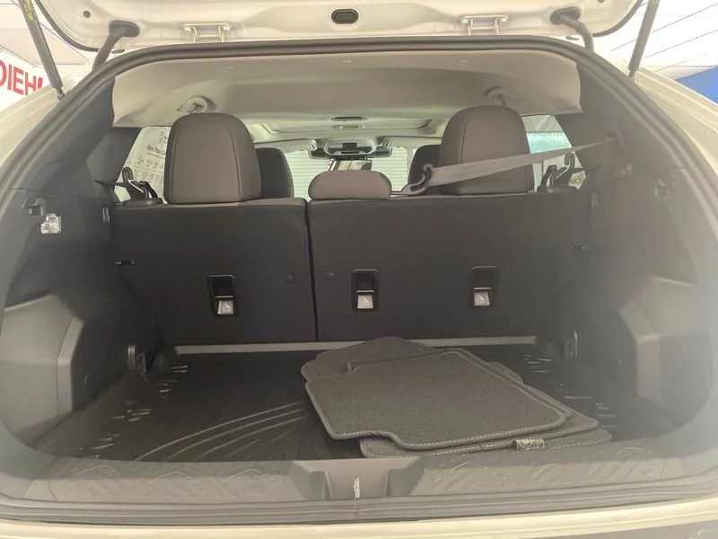 New 2026 CRYSTAL WHITE PEARL Subaru Premium image 8