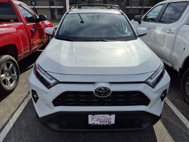 Used 2024 Wind Chill Pearl Toyota XLE Premium image 2