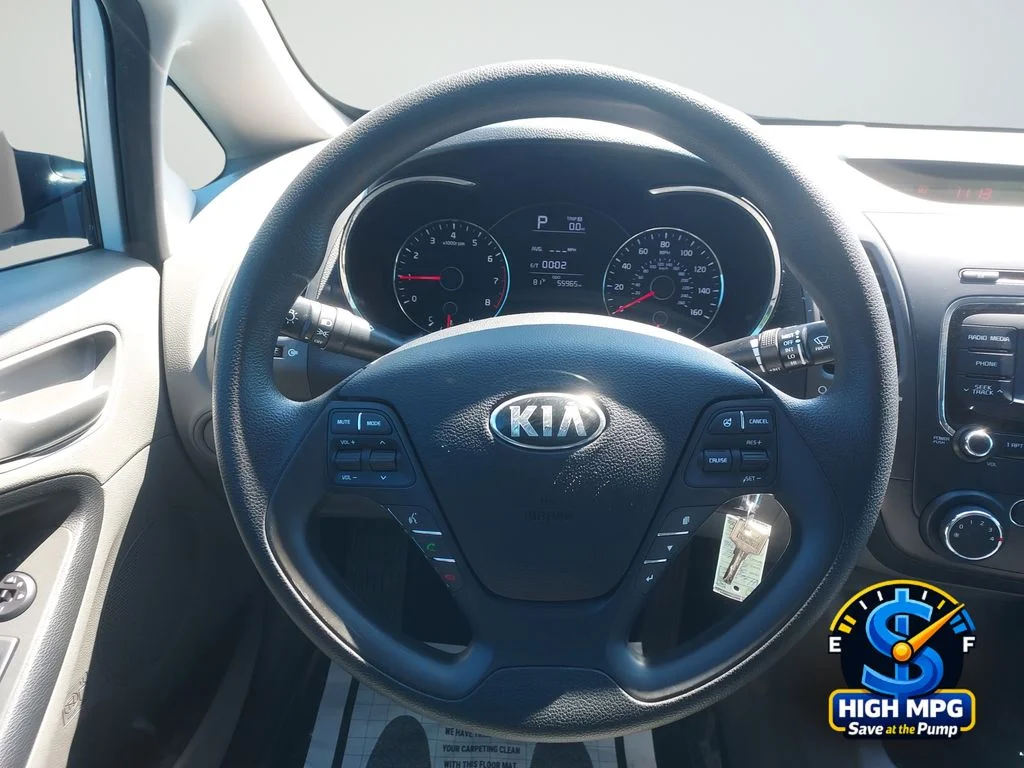 Used 2017 White Kia LX image 20