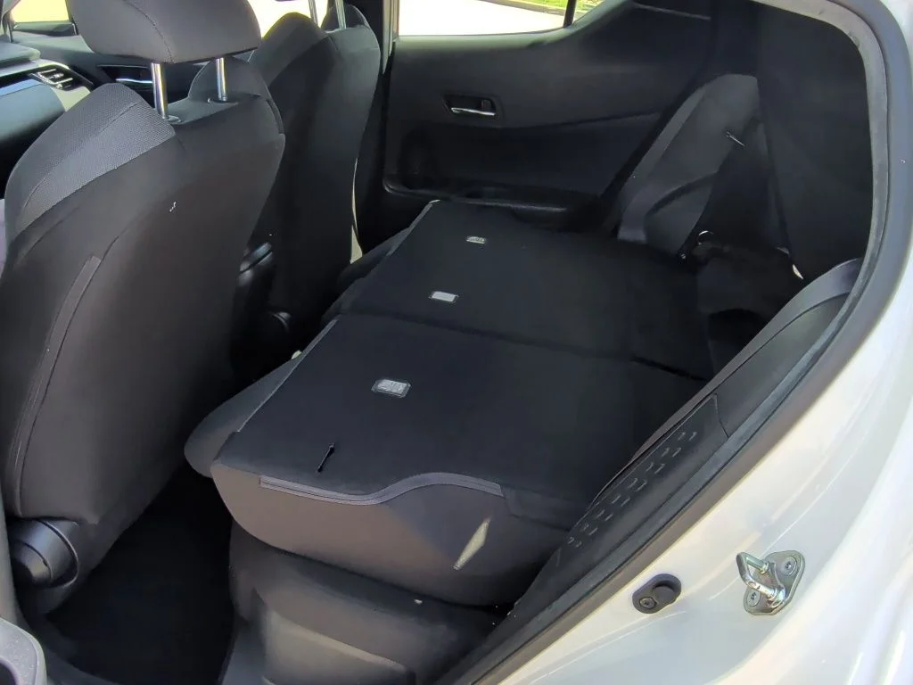 Used 2020 White Toyota LE image 34