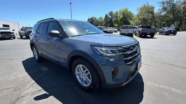 2026 Ford Explorer Active - Photo 2