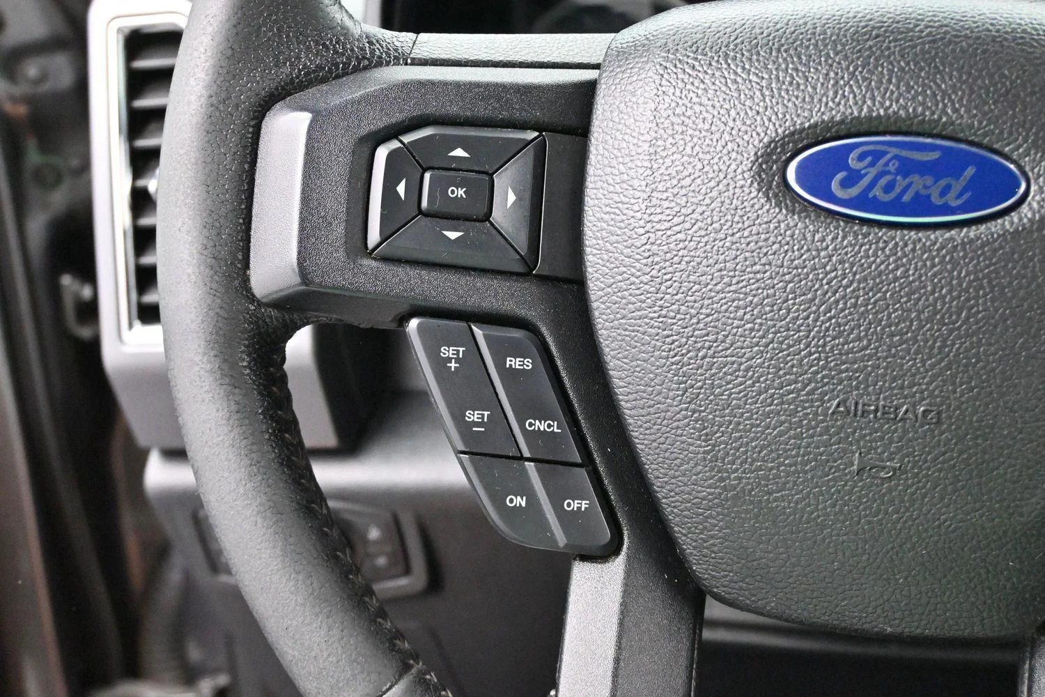 Used 2016 Magnetic Metallic Ford XLT image 19