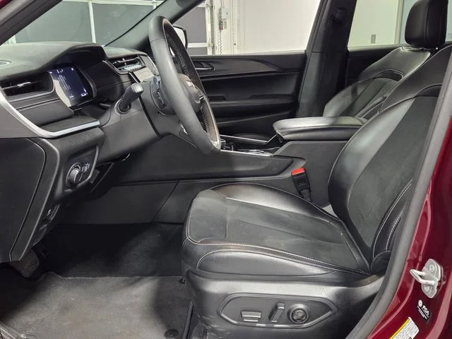 Used 2025 Red Jeep Altitude image 5