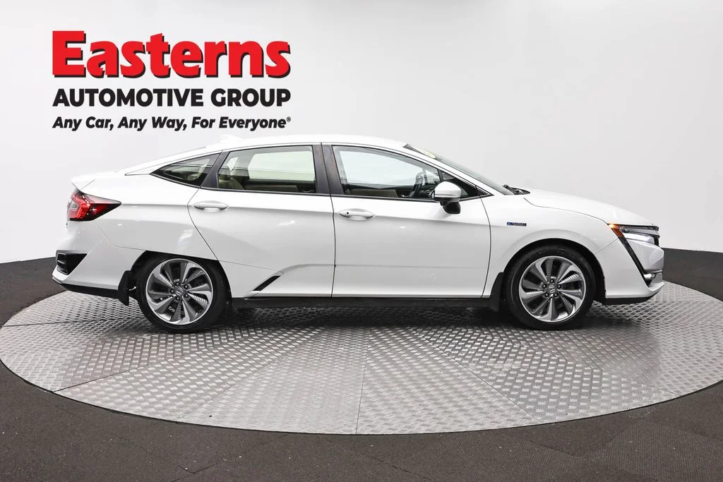 Used 2018 White Honda Touring image 4