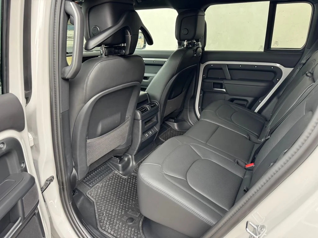 New 2026 Fuji White Land Rover X-Dynamic SE image 14
