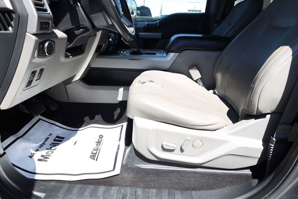 Used 2015 Magnetic Metallic Ford Lariat image 11