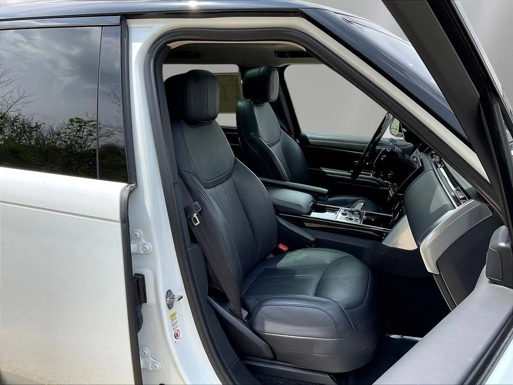 Used 2023 Fuji White Land Rover SE image 29