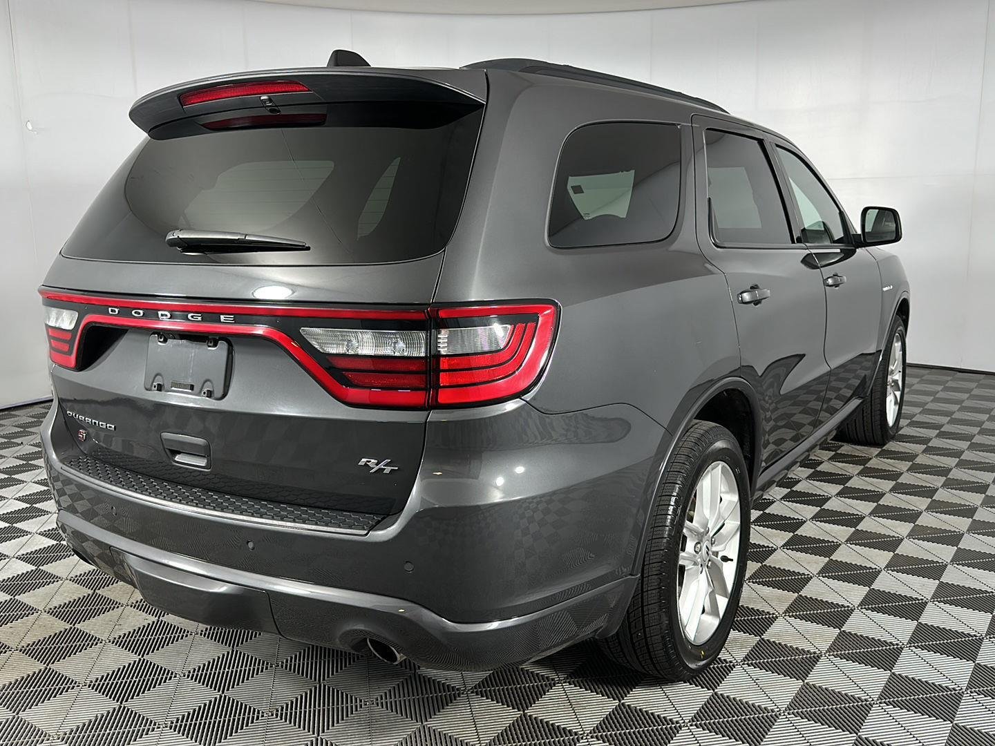Used 2025 Vapour Grey Dodge R/T image 31