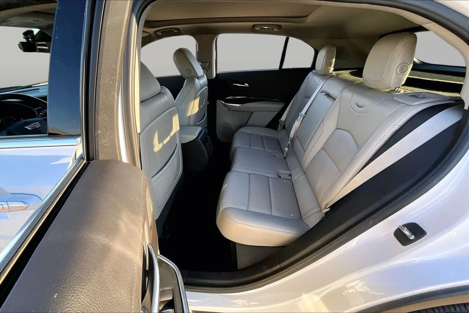 Used 2021 Crystal White Tricoat Cadillac FWD Premium Luxury image 20