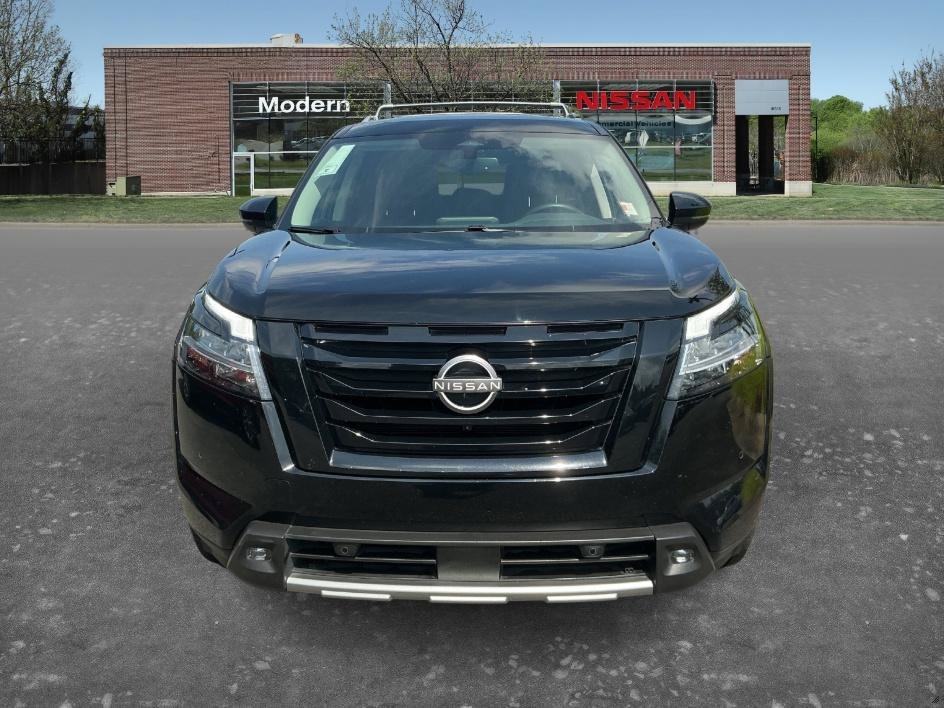 Used 2022 Super Black Nissan SL image 6