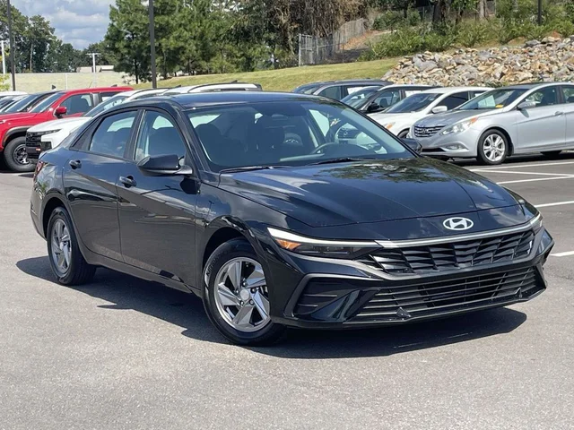 2025 Hyundai Elantra SE