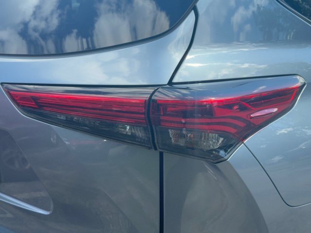 Certified Used 2023  Toyota Platinum image 11