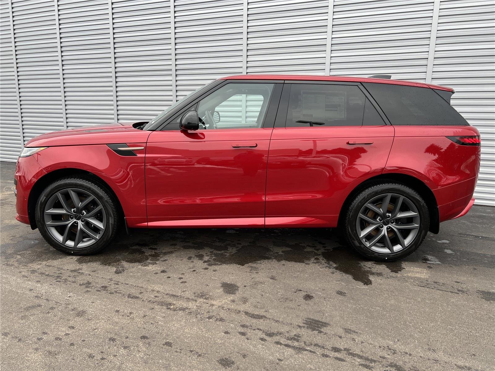 New 2026 Firenze Red Land Rover Dynamic SE image 2