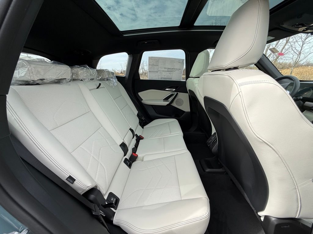 New 2026 Cape York Green Metallic BMW xDrive28i image 23