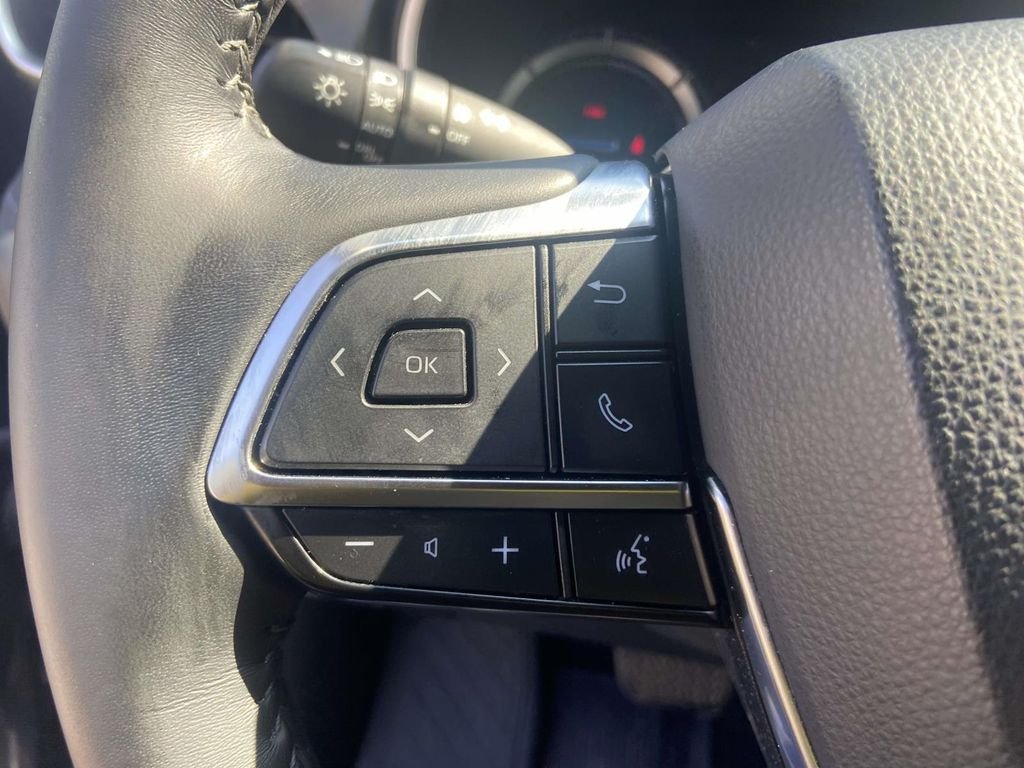 Used 2021 Gray Toyota XLE image 34