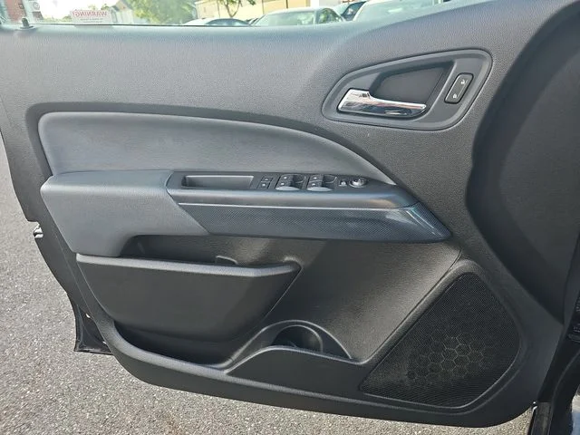 Used 2019 Black Chevrolet Z71 image 25