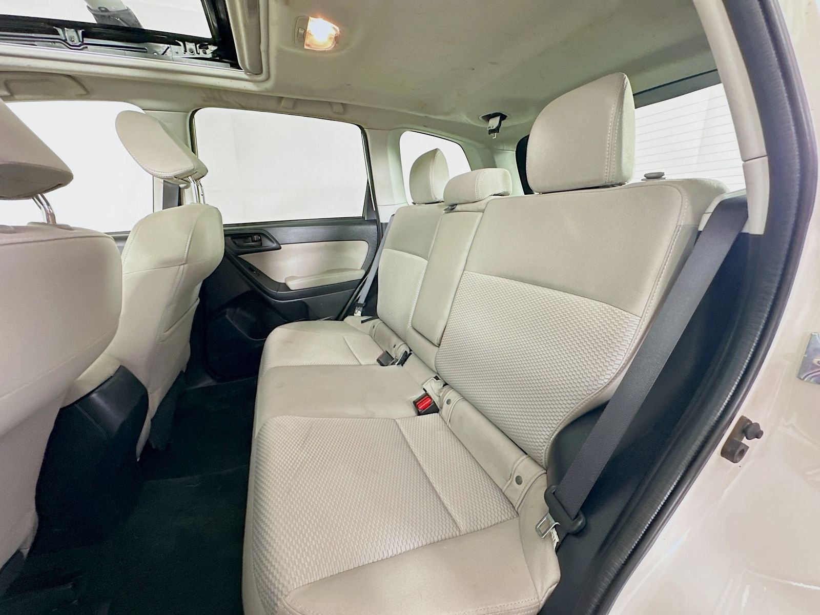 Used 2016 Crystal White Pearl Subaru 2.5i Premium image 24
