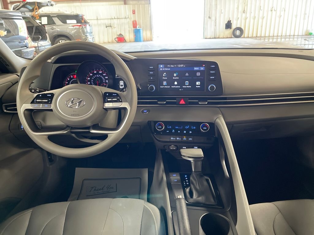 Used 2023 Gray Hyundai SEL image 18