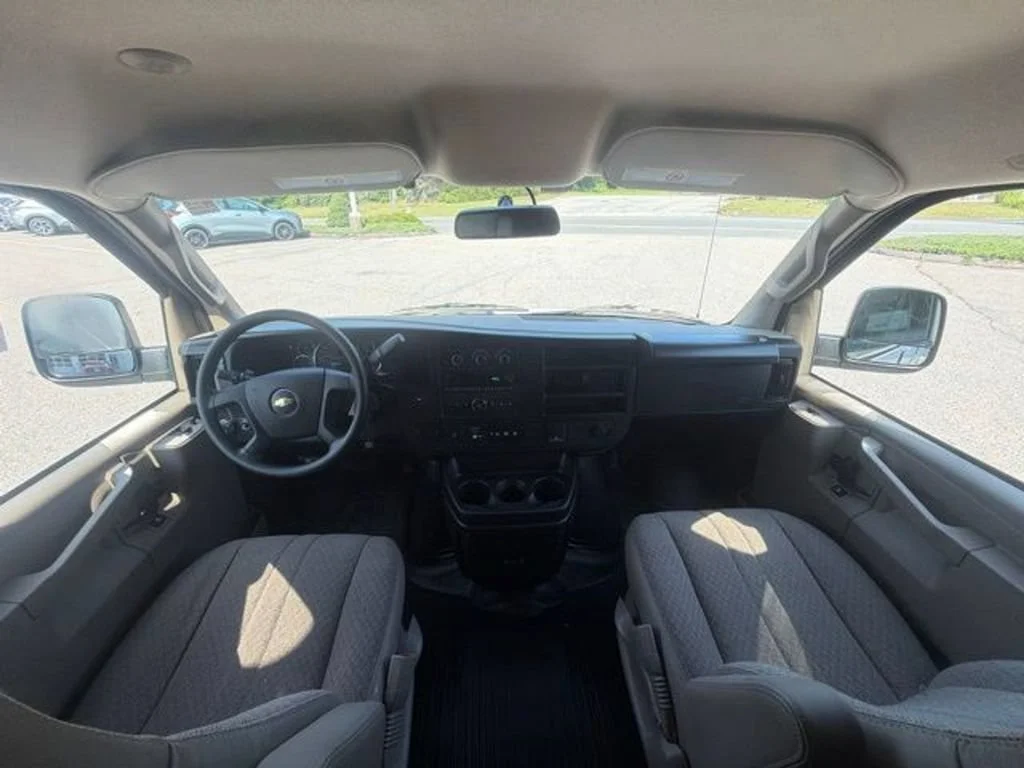 2025 Chevrolet Express Cargo Work Van - Photo 17