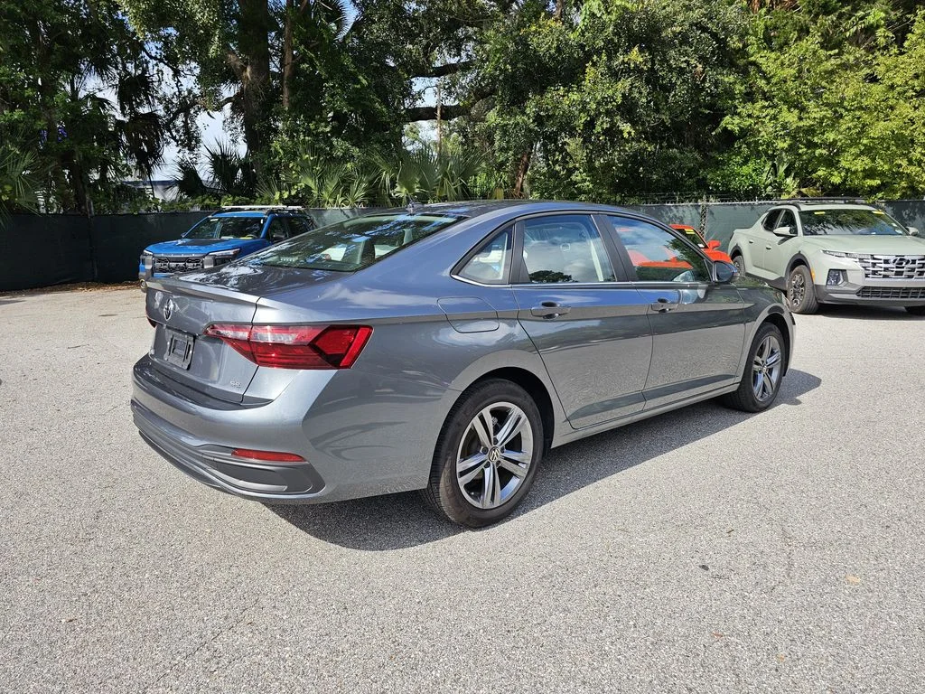 Used 2022 Gray Volkswagen 1.5T SE image 3