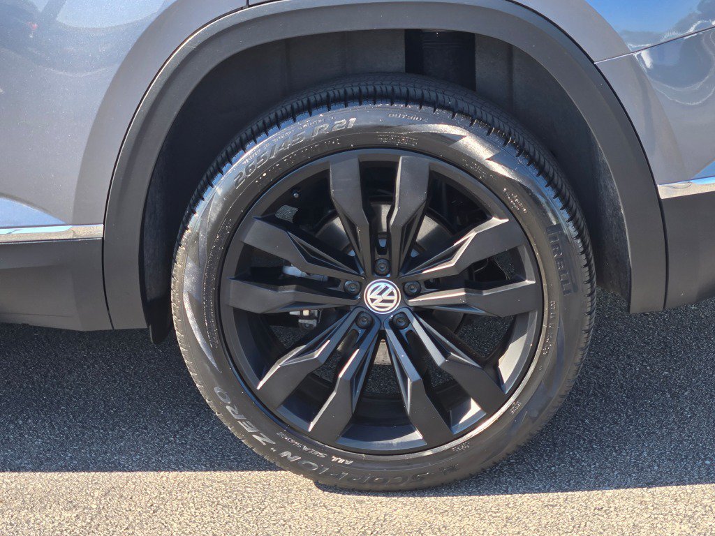 Used 2019 Platinum Gray Metallic Volkswagen SEL Premium image 16
