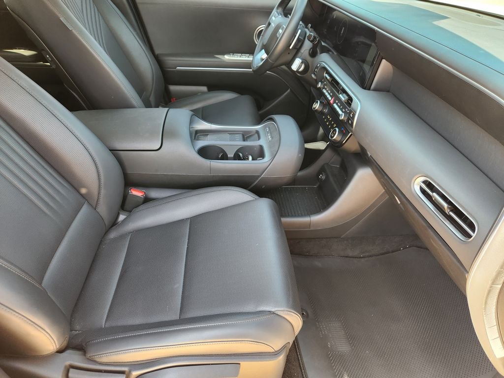 Used 2026 Creamy White Pearl Hyundai SEL 7P image 15