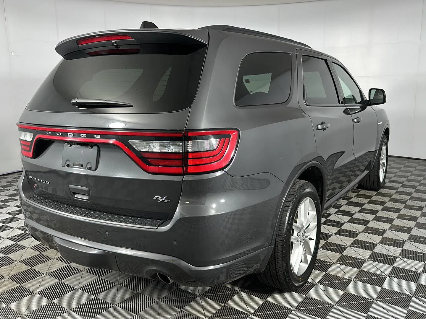 Used 2025 Vapour Grey Dodge R/T image 31