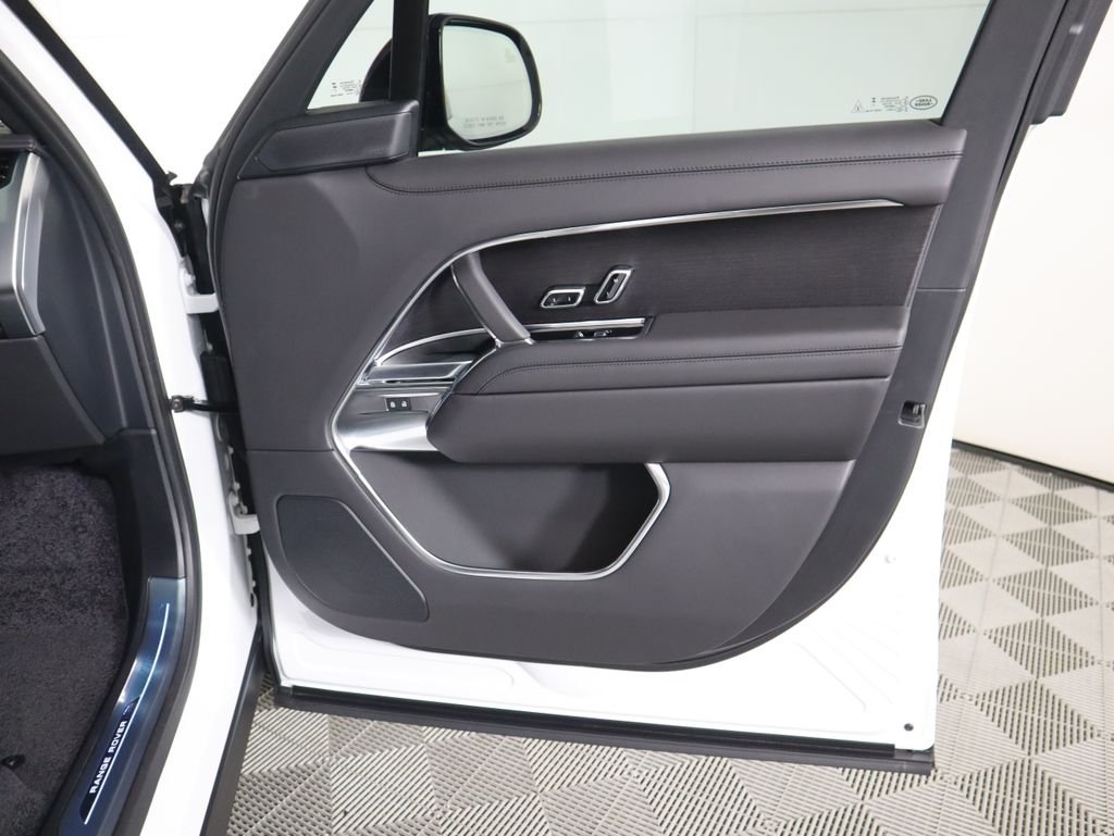 New 2026 Fuji White Land Rover SE image 27