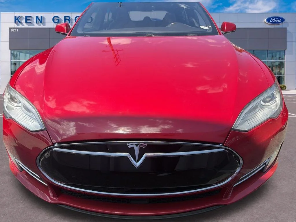 Used 2014 Red Tesla Base image 8