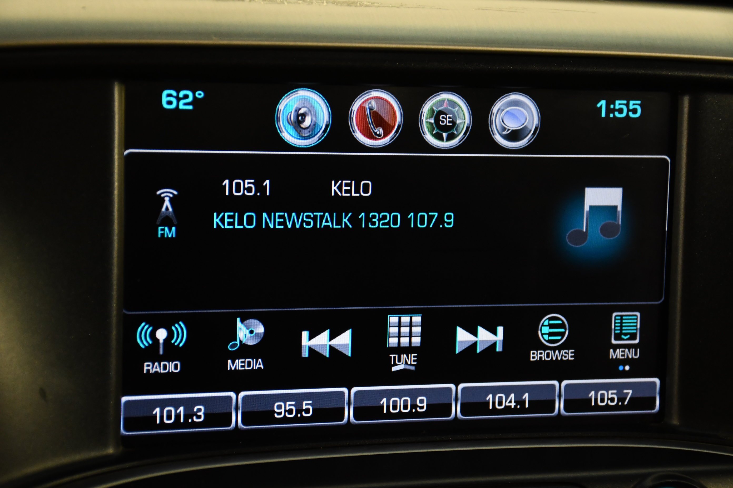 Used 2018 Summit White GMC SLE image 23