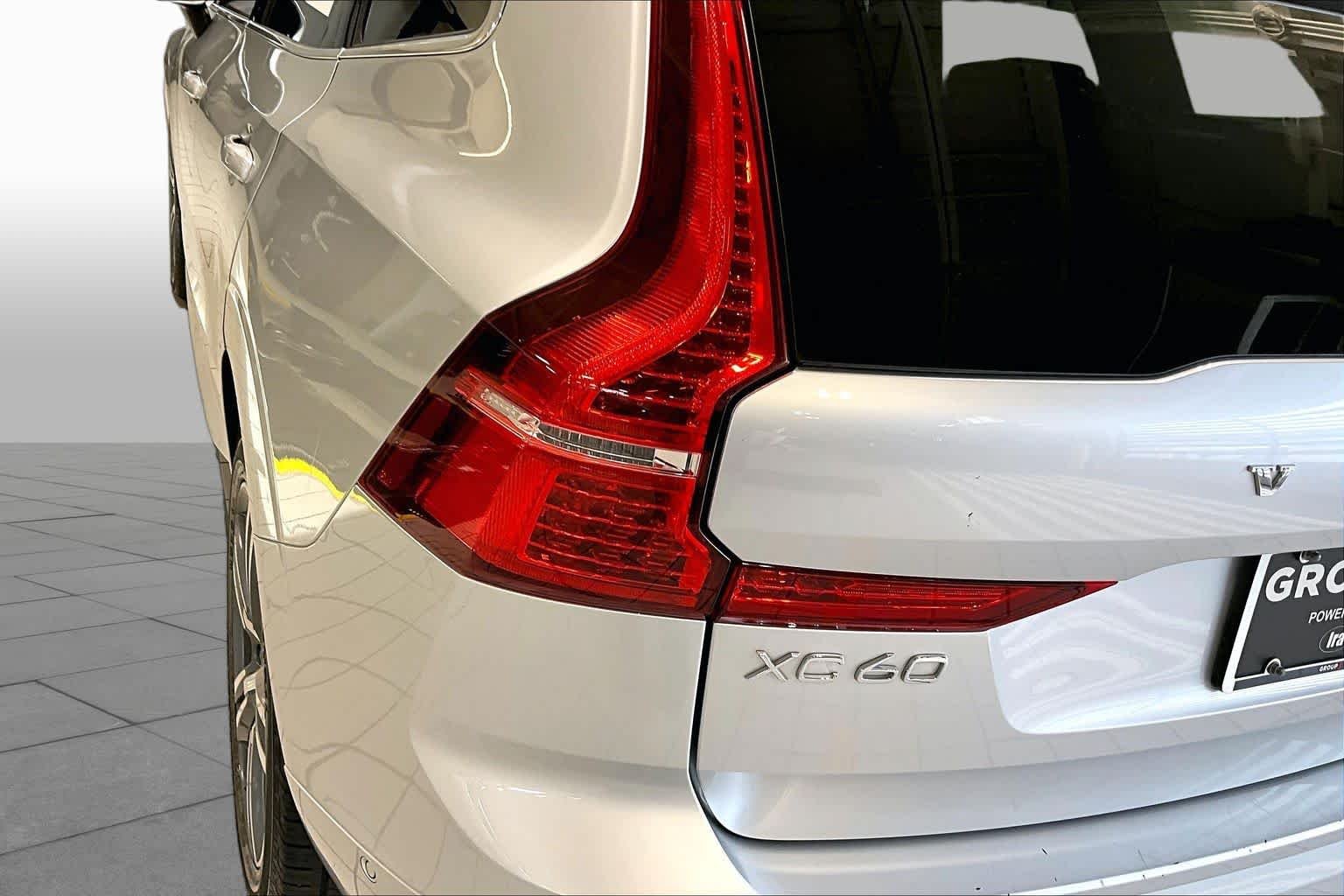 Used 2019 Bright Silver Metallic Volvo Momentum image 27