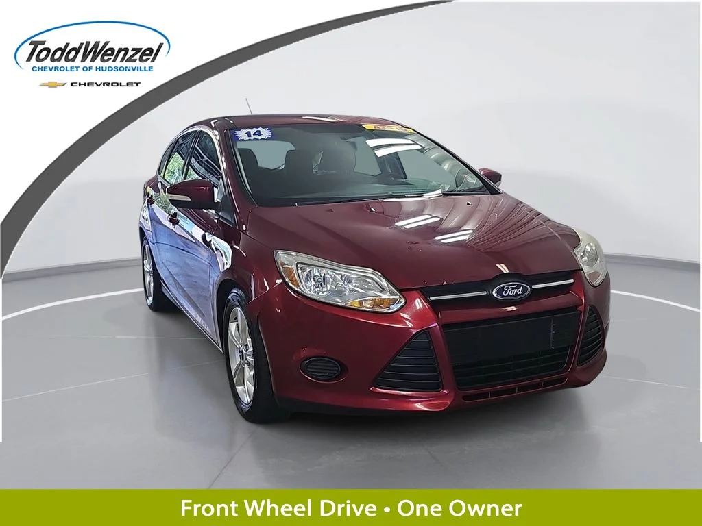 Used 2014 Red Ford SE image 1