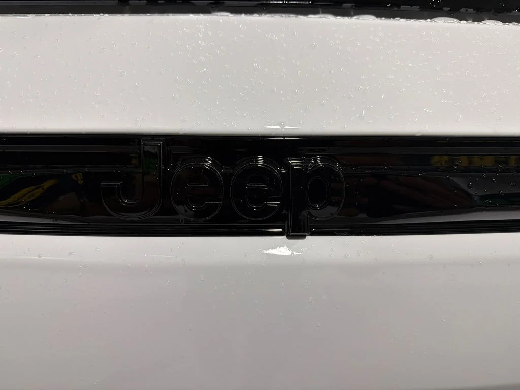 New 2026 Bright White Clear-Coat Exterior Paint Jeep 85th Anniversary Edition image 8