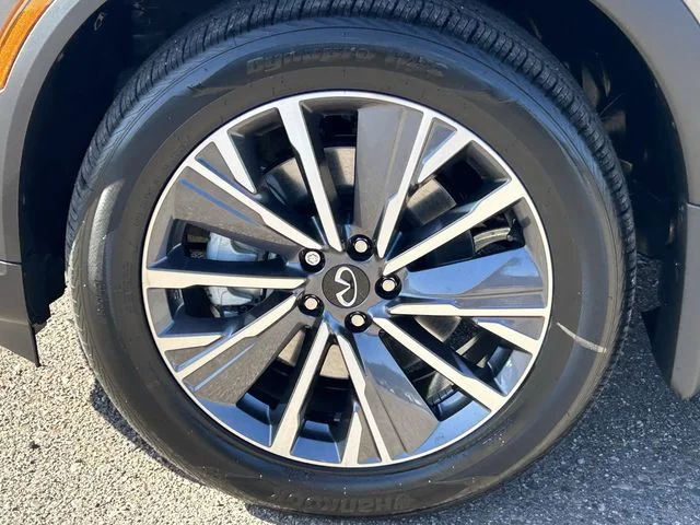 New 2027 GRAPHITE SHADOW INFINITI Luxe AWD image 10