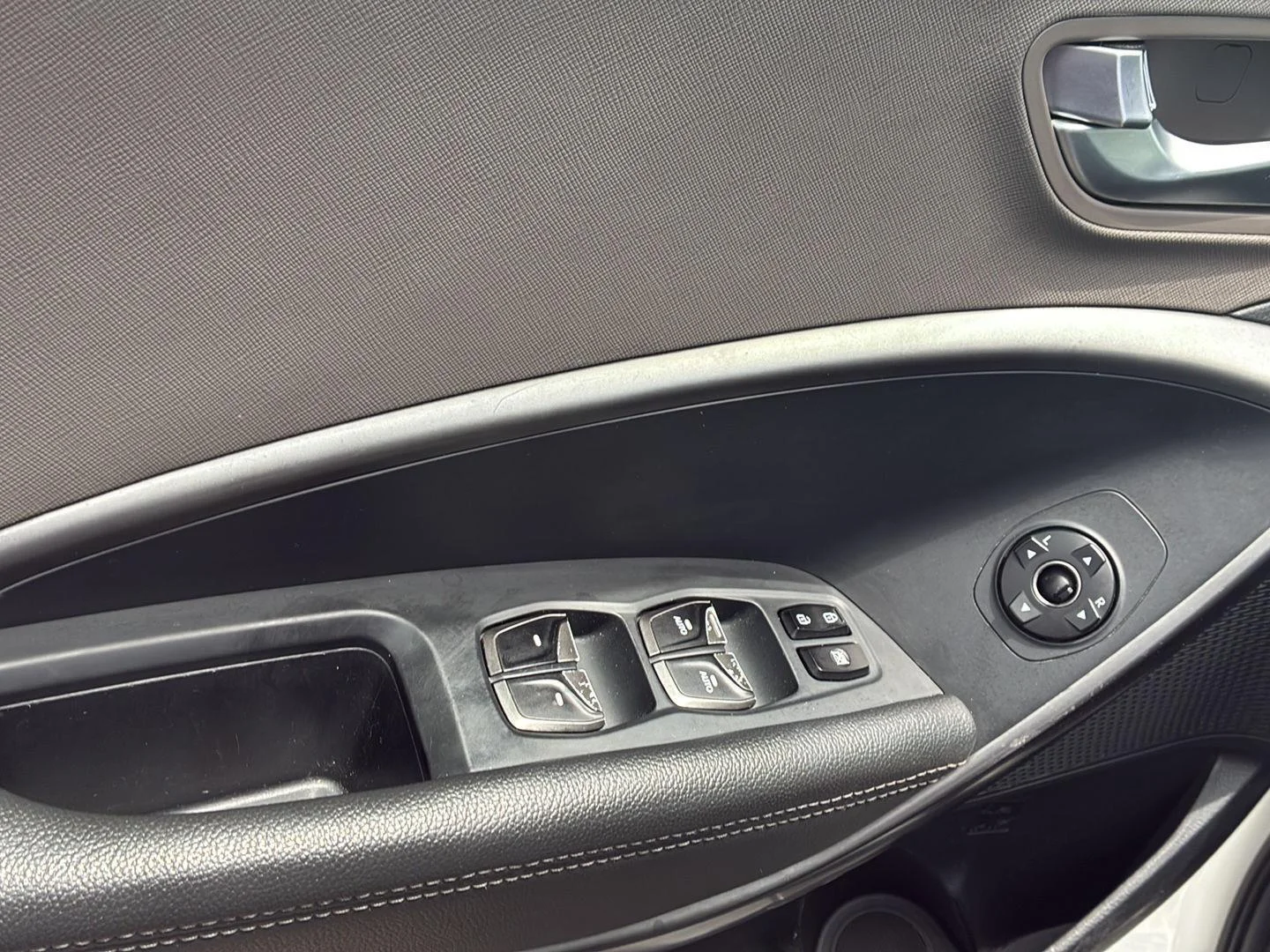 Used 2019 Monaco White Hyundai SE image 11