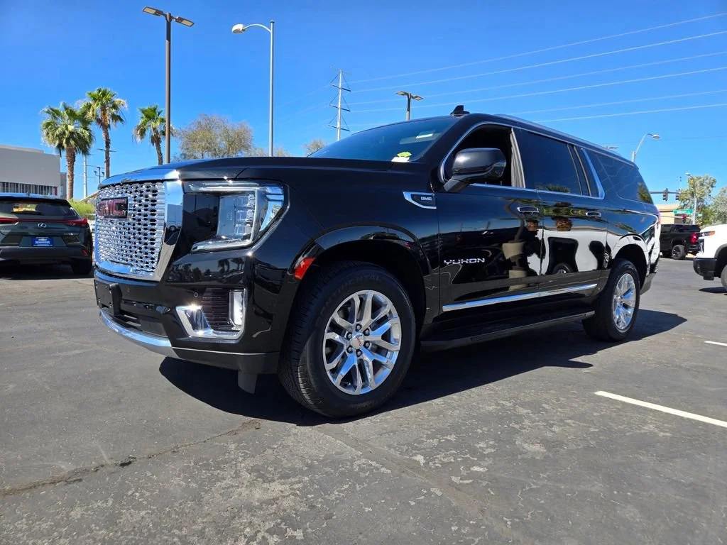 Used 2023 Onyx Black GMC SLT image 2