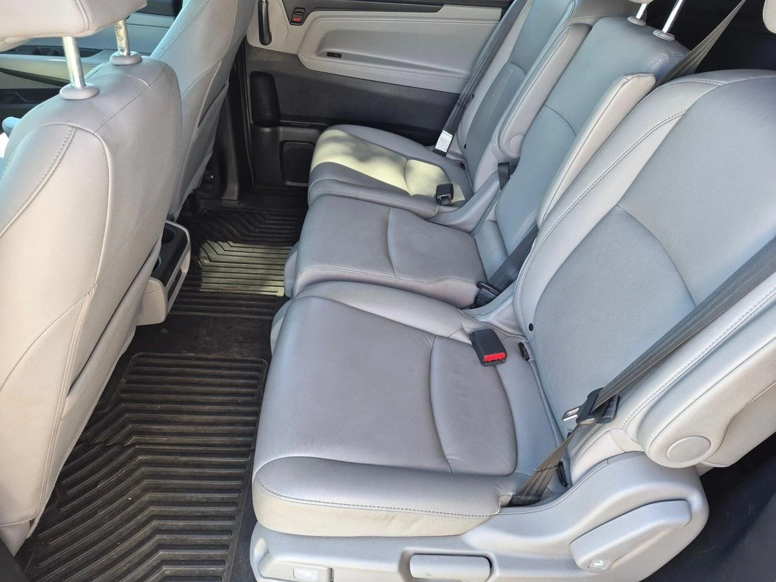 Used 2020 Silver/Gray Honda EX-L image 17