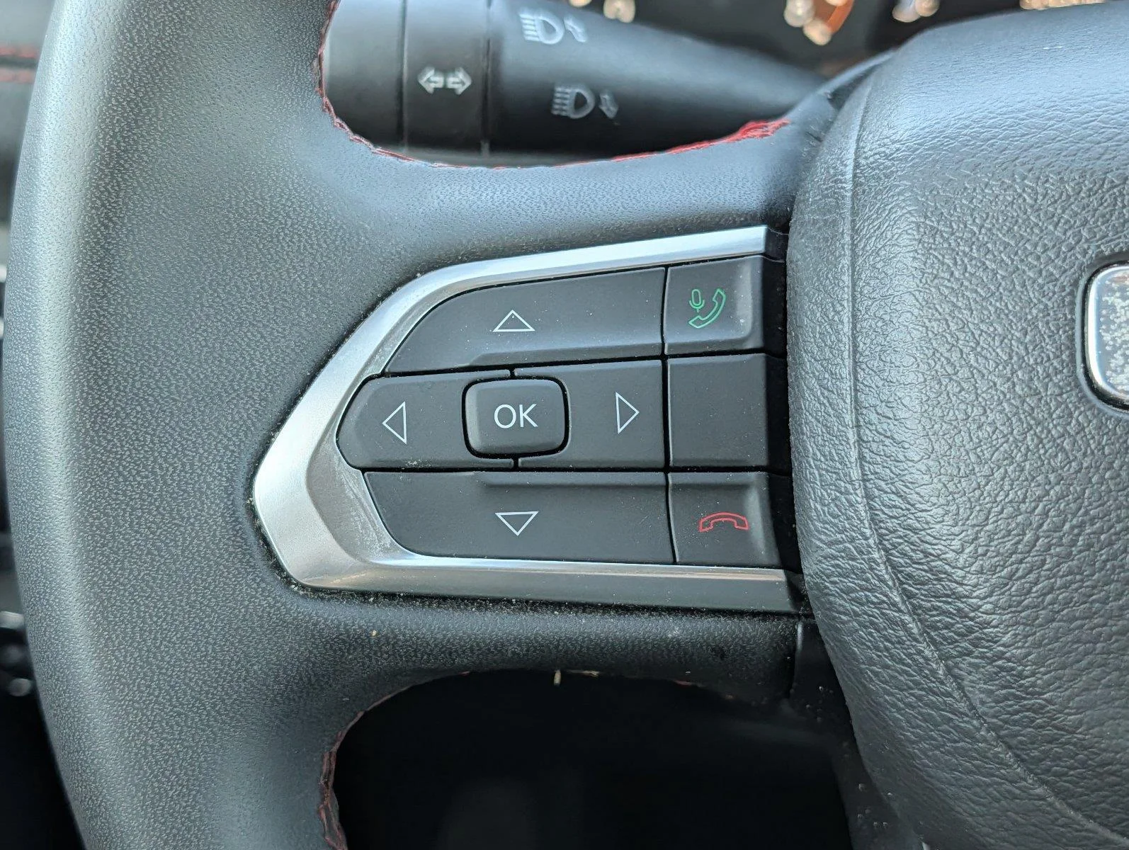 Used 2025 Silver Zynith Metallic Clearcoat Jeep Trailhawk image 23