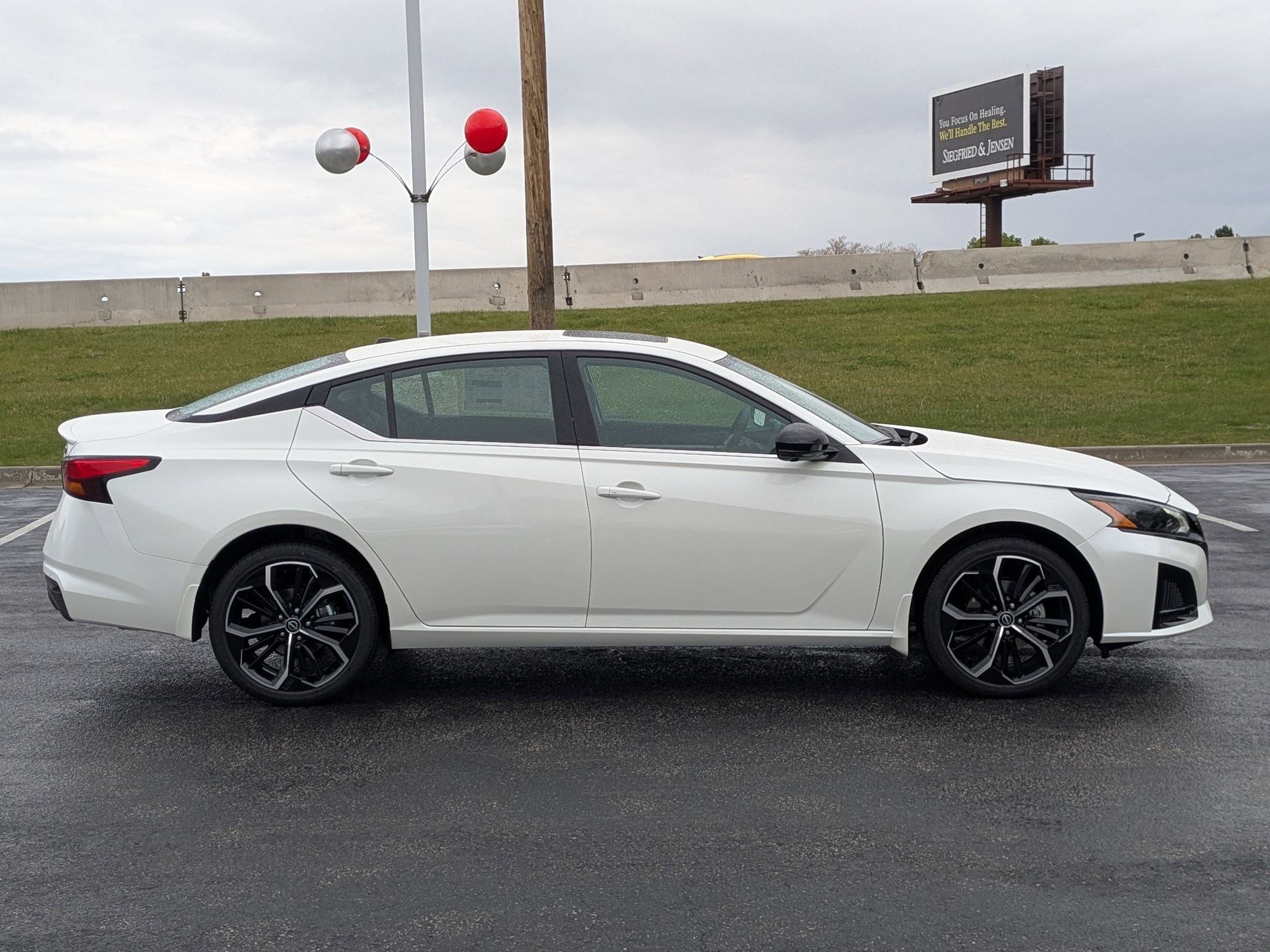 New 2026 Pearl White Tricoat Nissan SR image 2