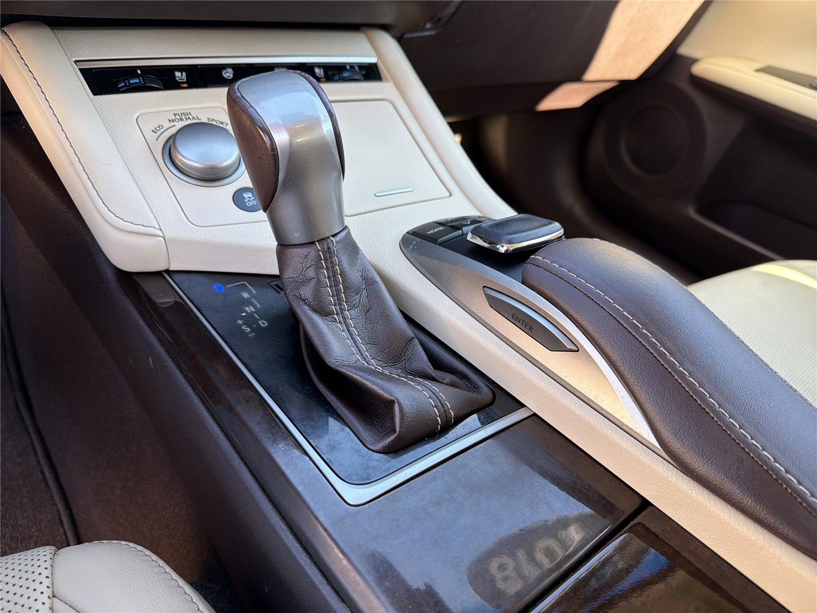 Used 2018  LEXUS  image 11