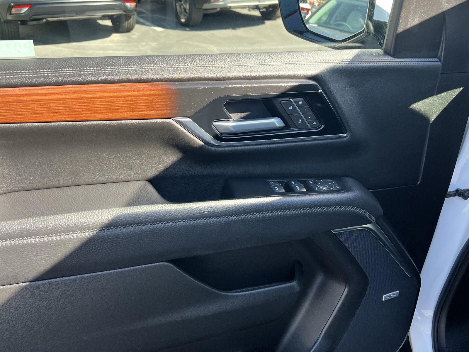 2025 GMC Yukon Denali - Photo 27
