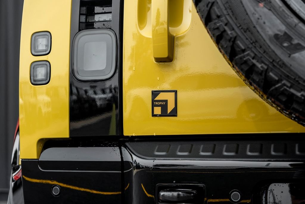 New 2026 Deep Sandglow Yellow Land Rover Trophy Edition image 7