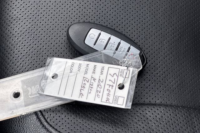 Used 2020 Brilliant Silver Metallic Nissan SL image 10