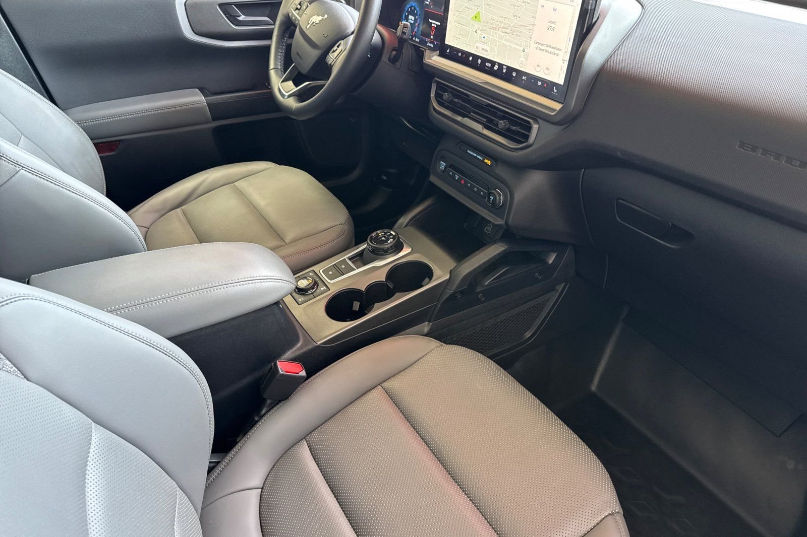 Used 2025 White Ford Badlands image 21